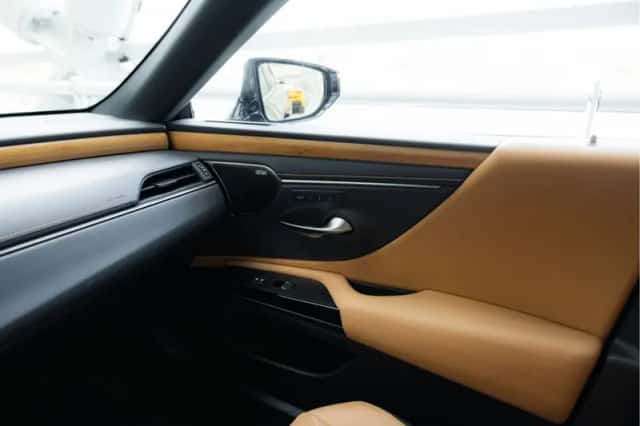 Lexus ES (2022) thumbnail 10