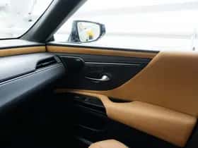 Lexus ES (2022) thumbnail 10