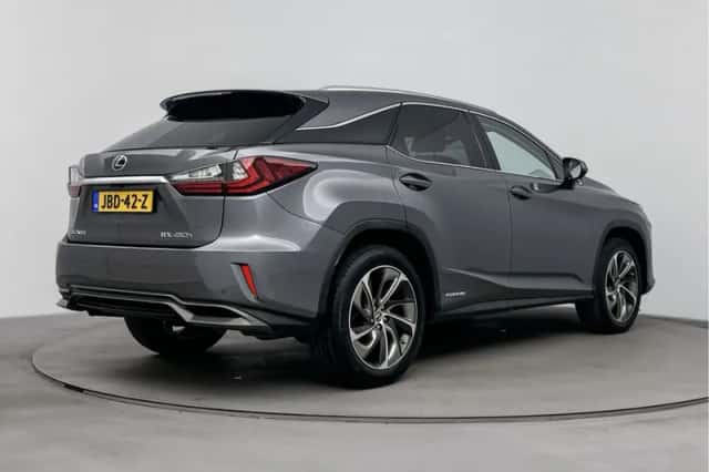 Lexus RX (2018) thumbnail 2