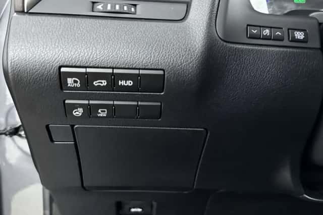 Lexus RX (2018) thumbnail 22