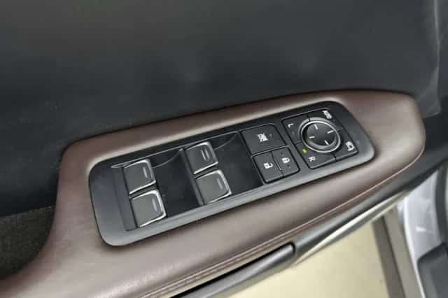 Lexus RX (2018) thumbnail 31