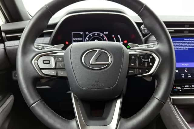Lexus LBX (2025) thumbnail 17