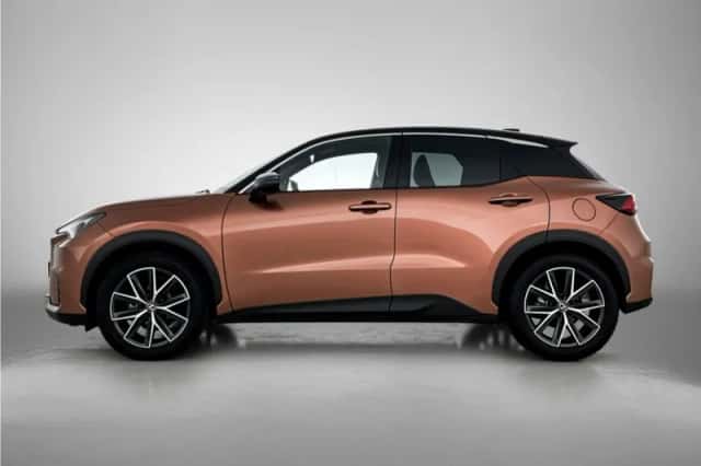 Lexus LBX (2025) thumbnail 3
