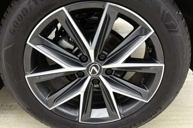 Lexus LBX (2025) thumbnail 24