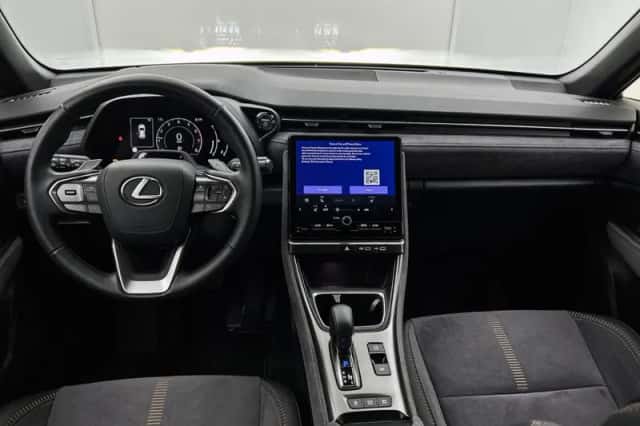 Lexus LBX (2025) thumbnail 4