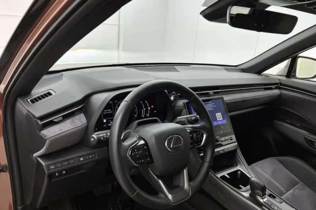 Lexus LBX (2025) thumbnail 32