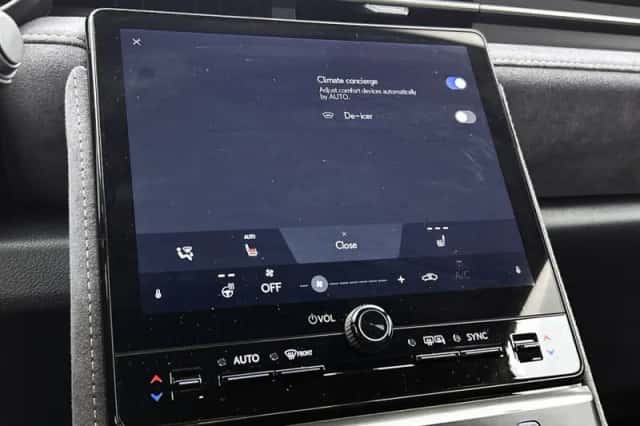Lexus LBX (2025) thumbnail 9