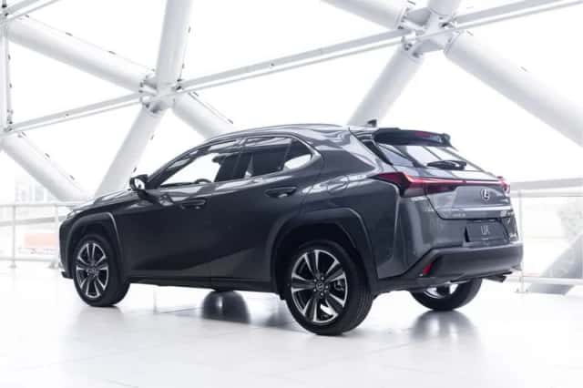 Lexus UX (2024) thumbnail 2