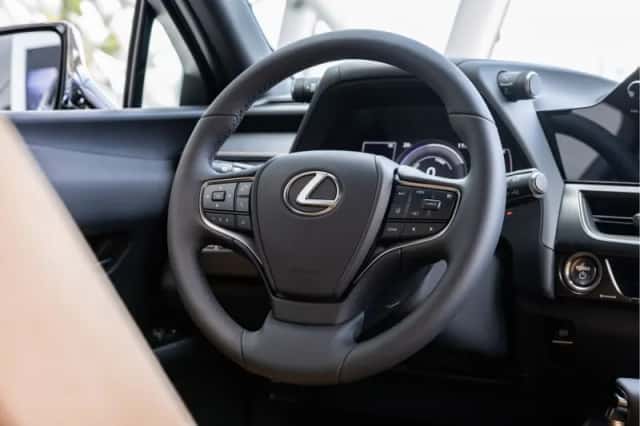 Lexus UX (2024) thumbnail 6