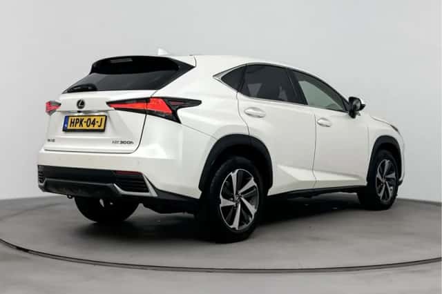 Lexus NX (2020) thumbnail 2