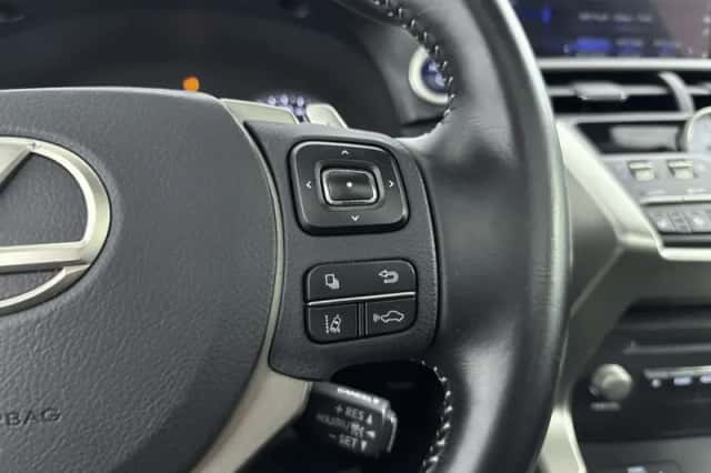 Lexus NX (2020) thumbnail 22