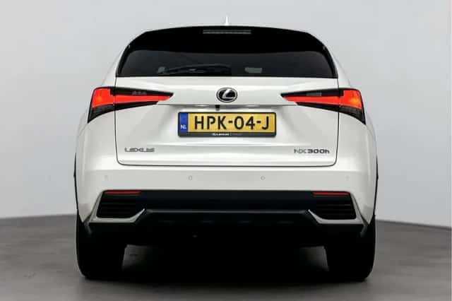 Lexus NX (2020) thumbnail 28
