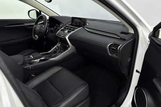 Lexus NX (2020) thumbnail 29