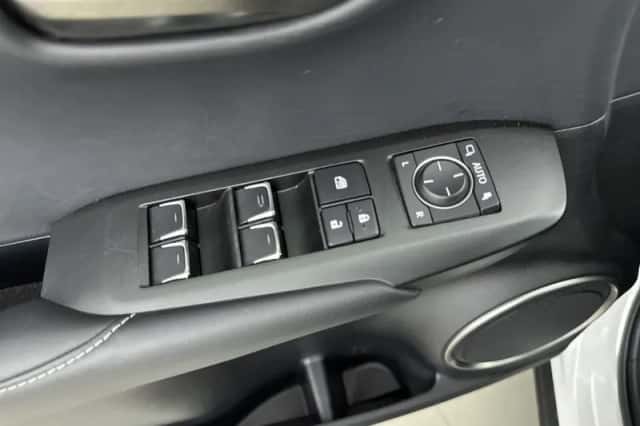 Lexus NX (2020) thumbnail 30