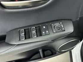 Lexus NX (2020) thumbnail 30