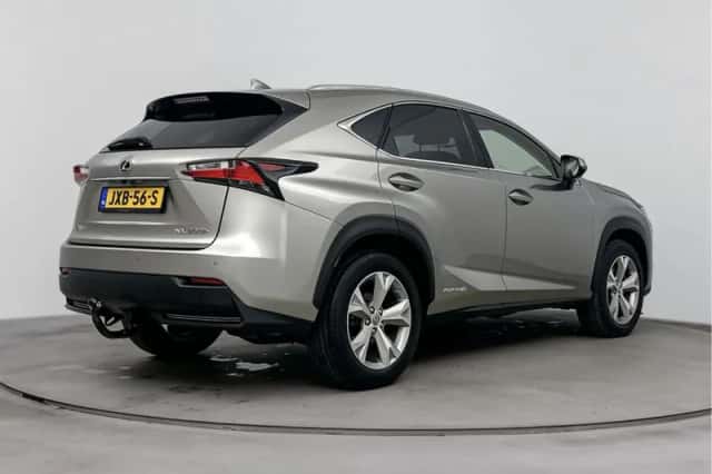 Lexus NX (2017) thumbnail 2
