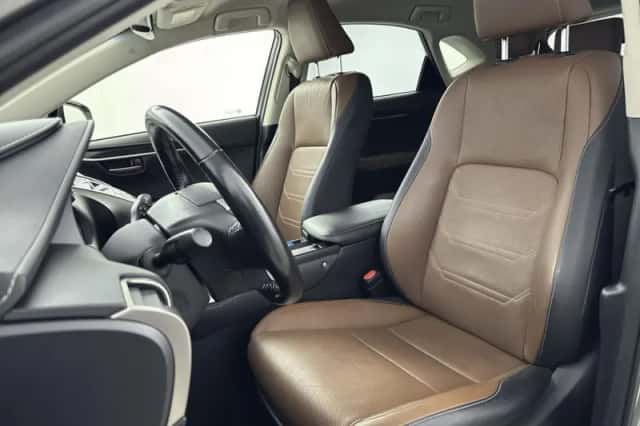 Lexus NX (2017) thumbnail 16