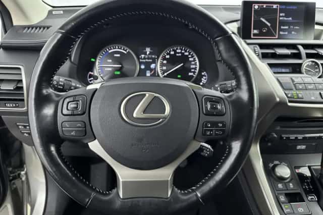 Lexus NX (2017) thumbnail 18