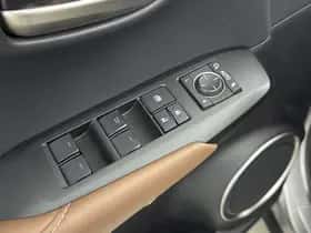 Lexus NX (2017) thumbnail 22