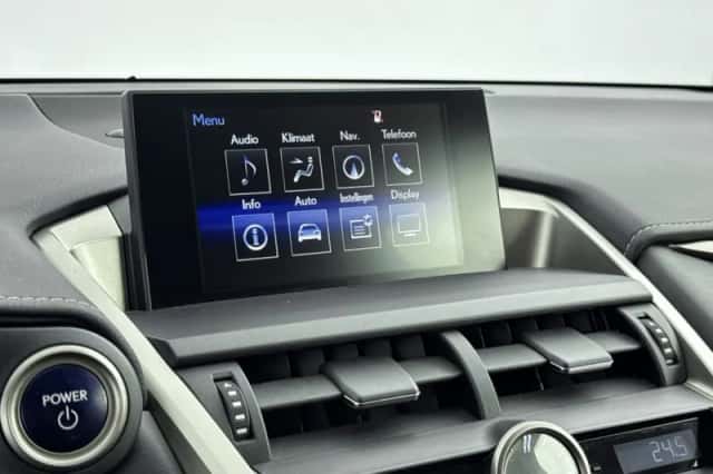 Lexus NX (2017) thumbnail 28