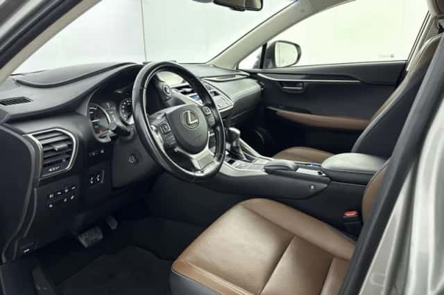 Lexus NX (2017) thumbnail 31