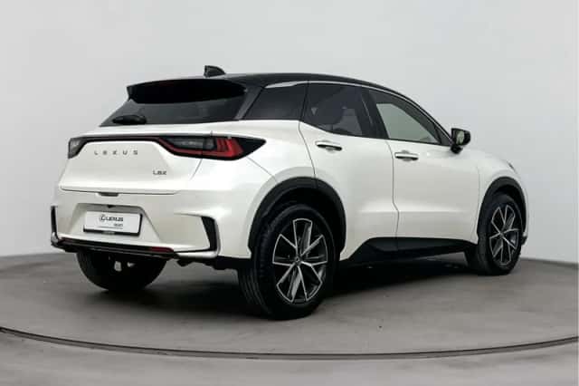 Lexus LBX (2025) thumbnail 2