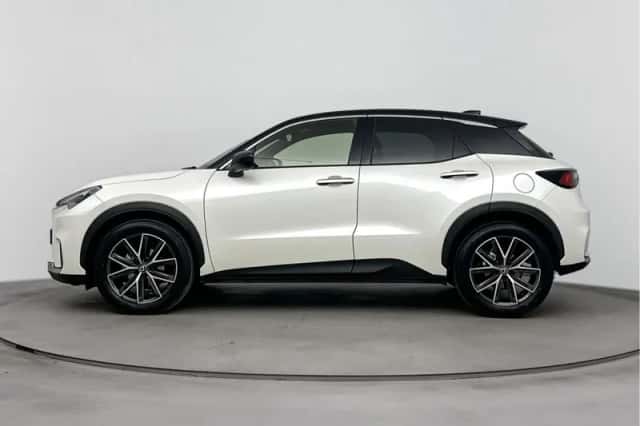 Lexus LBX (2025) thumbnail 3