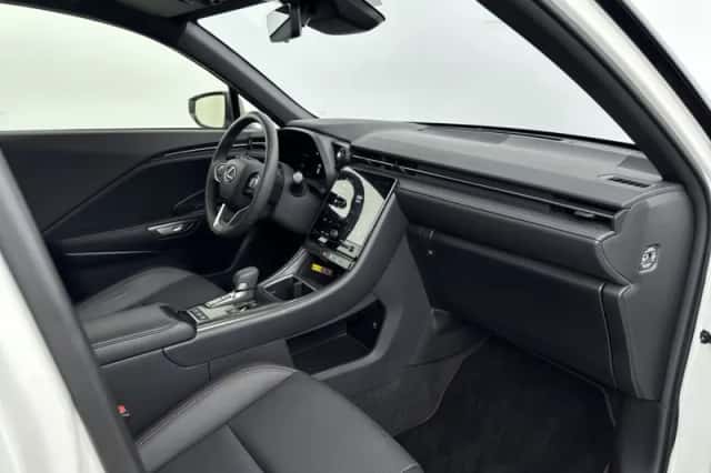 Lexus LBX (2025) thumbnail 6