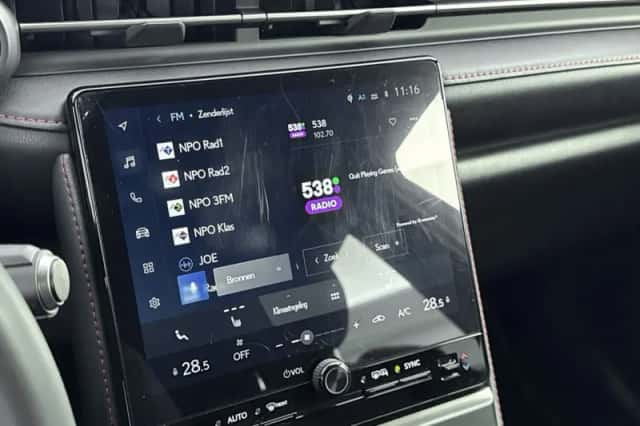 Lexus LBX (2025) thumbnail 7