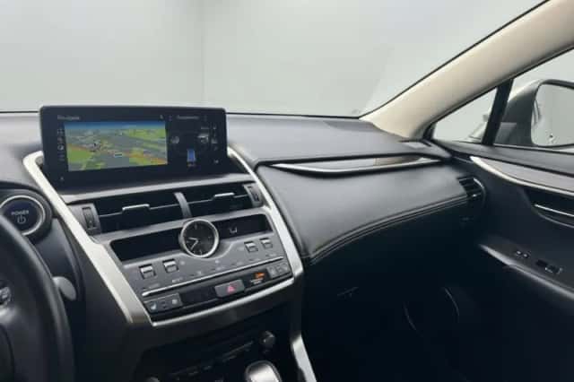 Lexus NX (2018) thumbnail 12