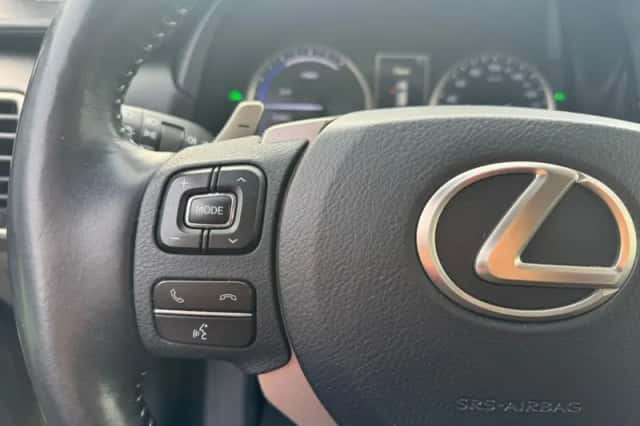 Lexus NX (2018) thumbnail 17