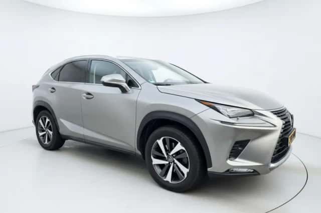 Lexus NX (2018) thumbnail 3