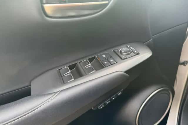 Lexus NX (2018) thumbnail 8