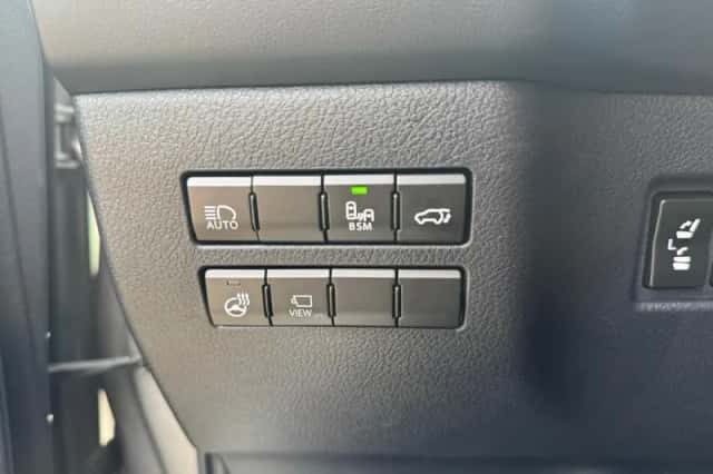 Lexus NX (2018) thumbnail 9