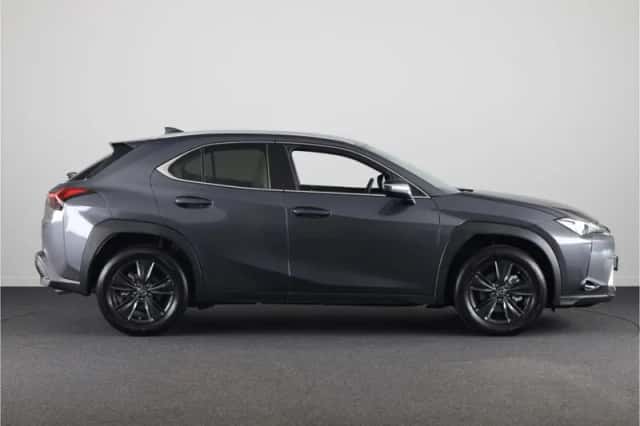 Lexus UX (2024) thumbnail 12