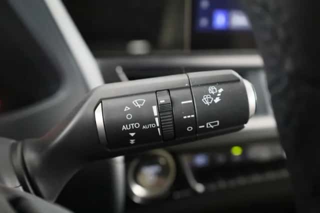 Lexus UX (2024) thumbnail 19