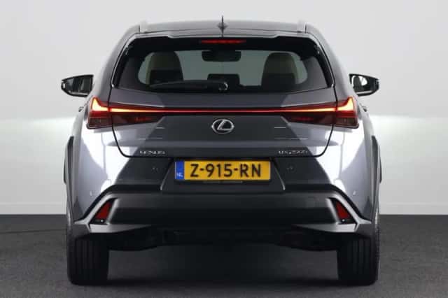 Lexus UX (2024) thumbnail 23