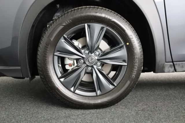 Lexus UX (2024) thumbnail 32