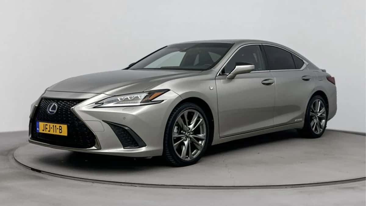 Lexus ES (2018) — foto 1