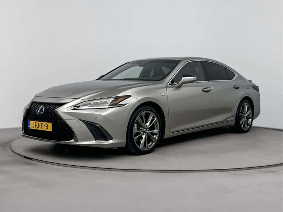 Lexus ES (2018) — foto 1