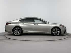 Lexus ES (2018) thumbnail 13