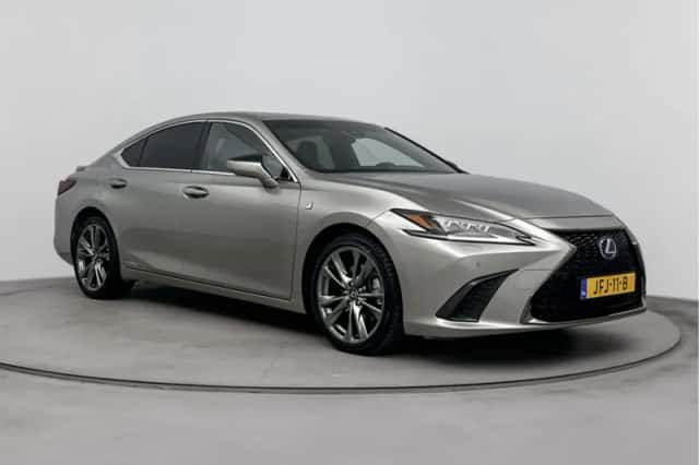Lexus ES (2018) thumbnail 14