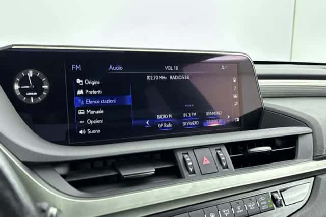 Lexus ES (2018) thumbnail 16