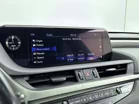 Lexus ES (2018) thumbnail 16