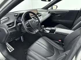 Lexus ES (2018) thumbnail 17