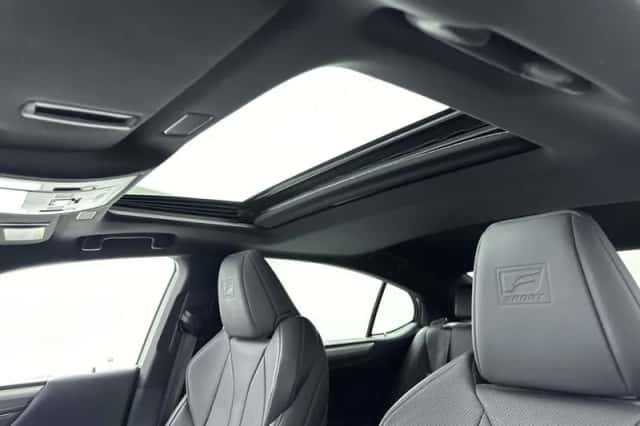 Lexus ES (2018) thumbnail 18
