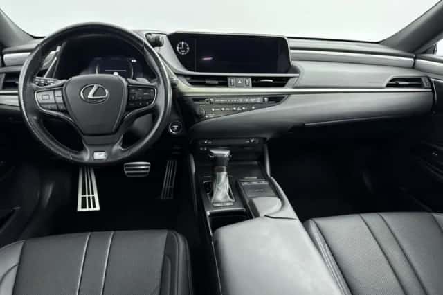 Lexus ES (2018) thumbnail 20