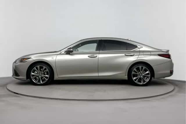 Lexus ES (2018) thumbnail 3