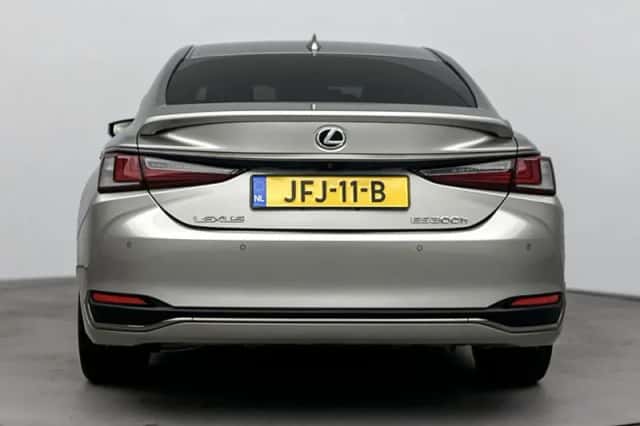 Lexus ES (2018) thumbnail 23