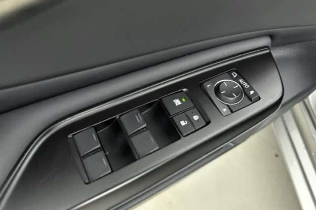 Lexus ES (2018) thumbnail 24